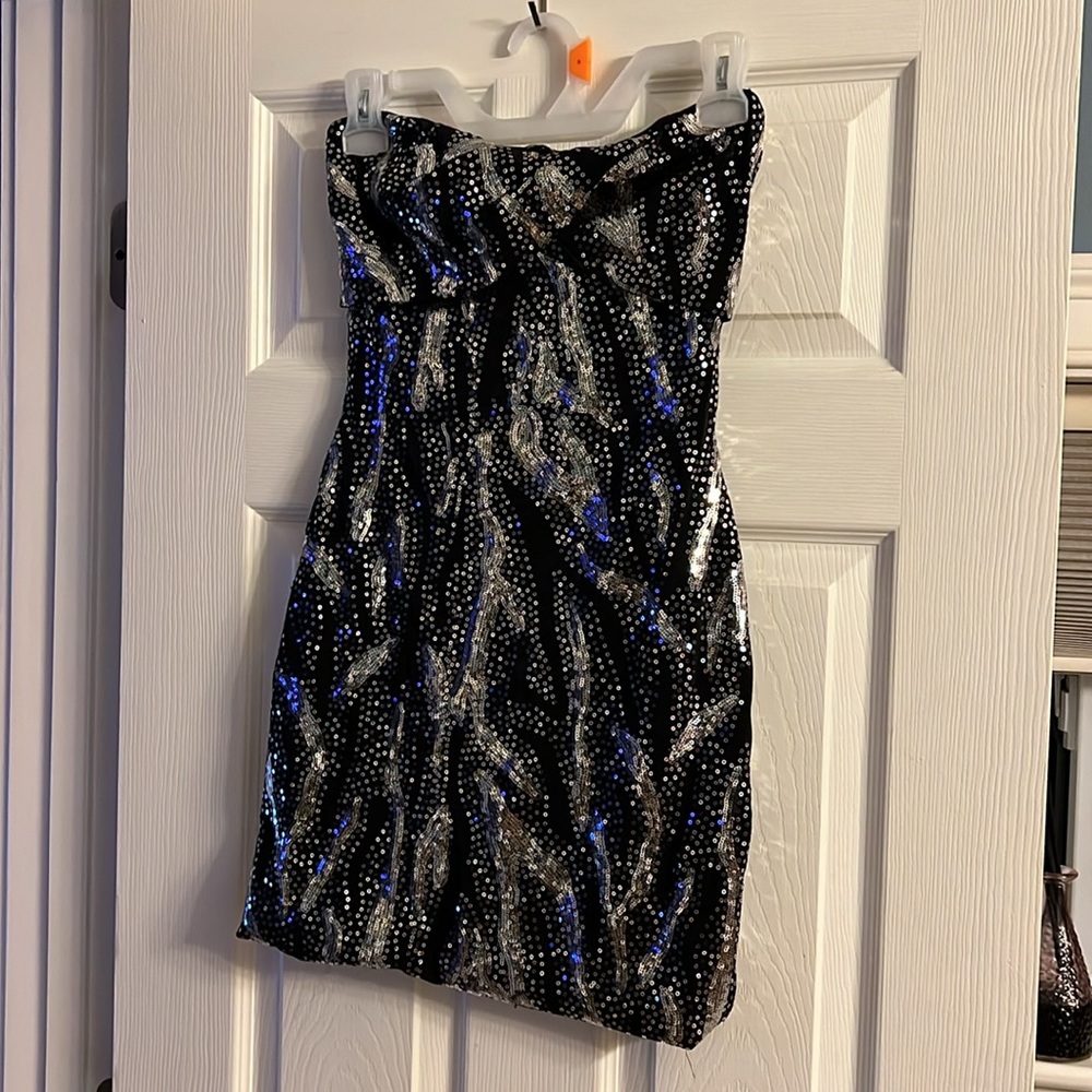 Stretching, form fitting dress . Beautiful fit . Holds you in . Worn once